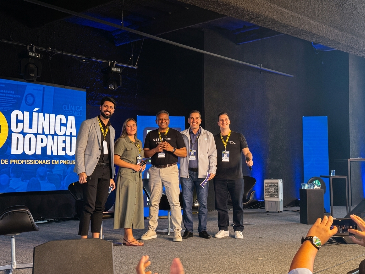 Contele team on stage at Clinica do Pneu