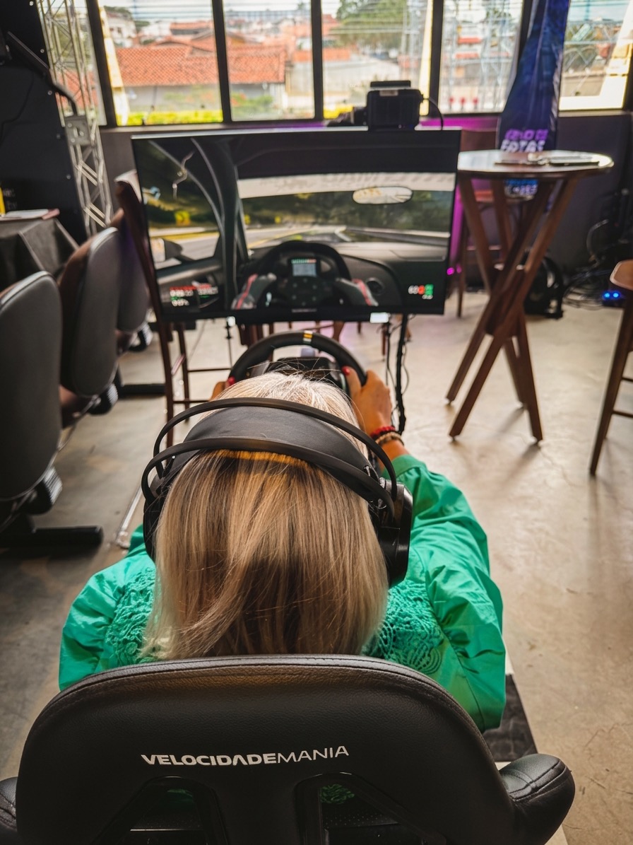 Visitor testing Contele driving simulator